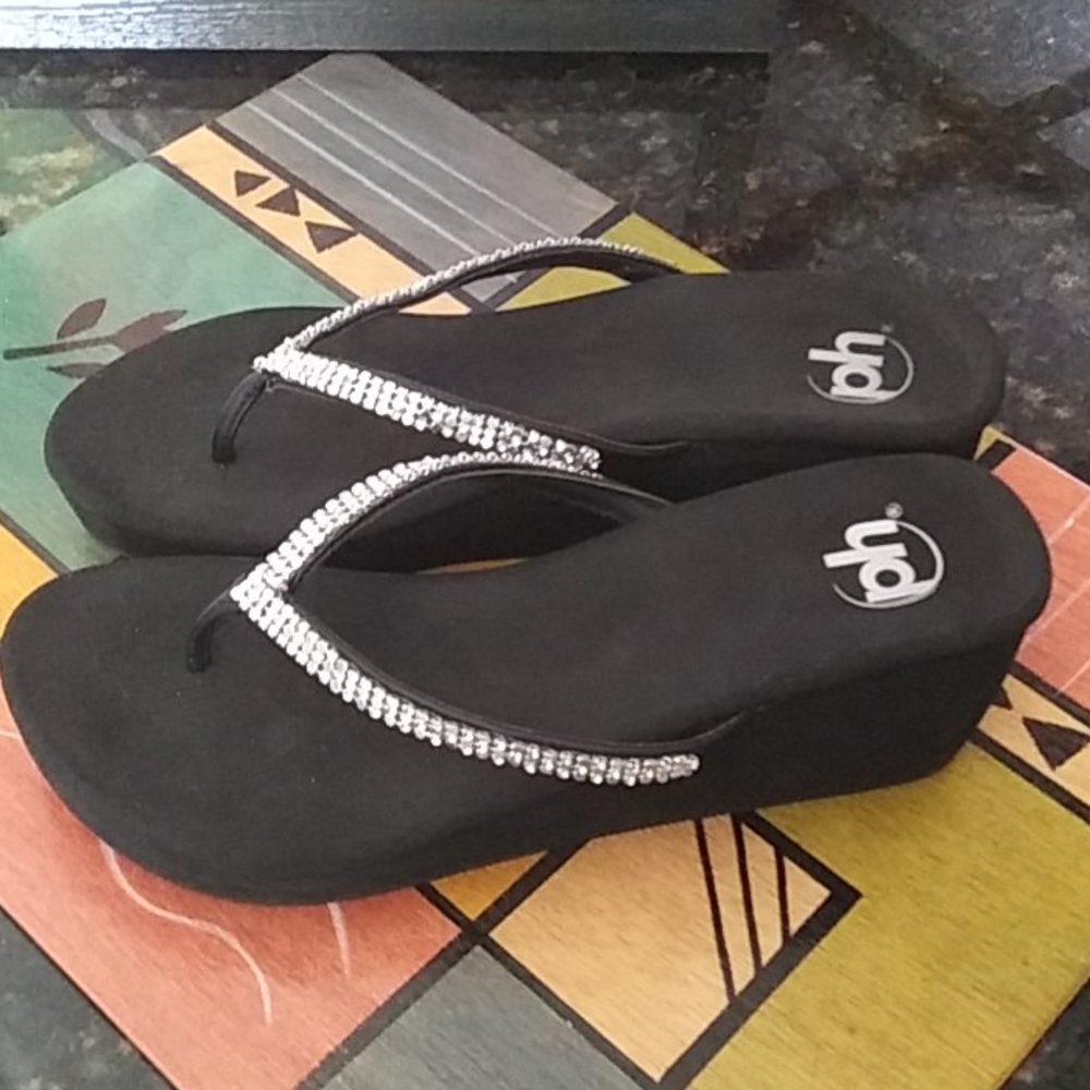 💎🖤PH Blk Wedge Flips W/Rhinestone Accents 8